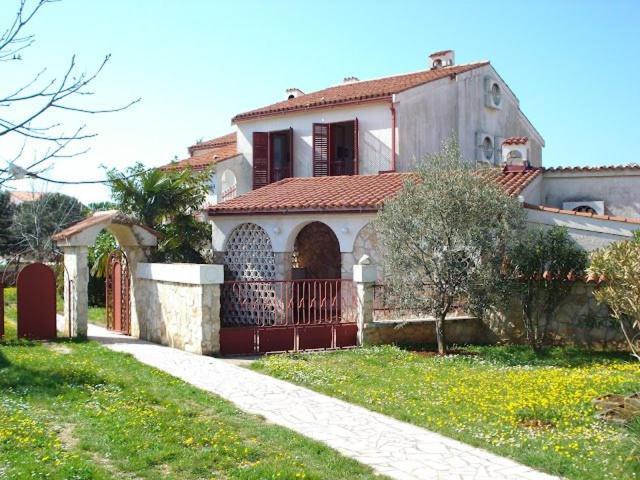 Apartments Jelena Peroj Exterior photo